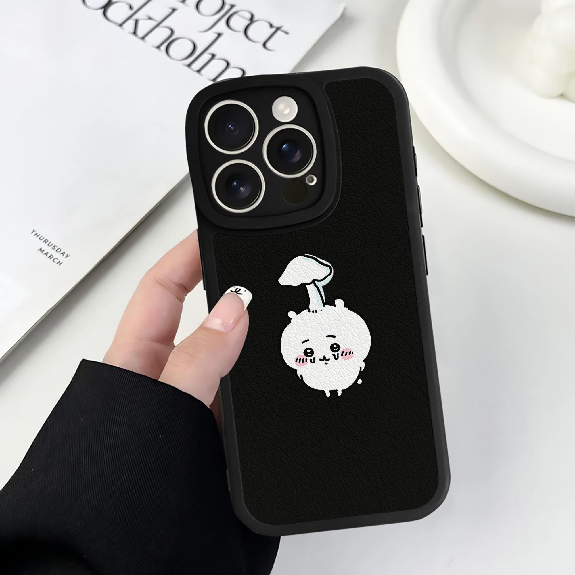 （画像用） ちいかわ ちいかわ Chii-kawa chiikawa 【iPhone 16シリーズ対応】シリコンスマホケース（レザー調） 材質：シリコン